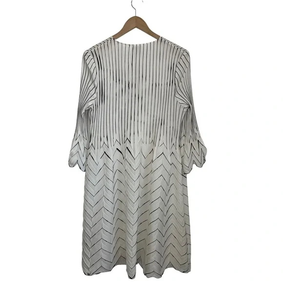 Chicos Womens Travelers Pleated Long Cardigan Jacket Sz 12/14 White 3/4 Sleeve - Picture 2 of 8